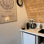 Шале Luxurious Tiny House With Hottub Rijsenhout
