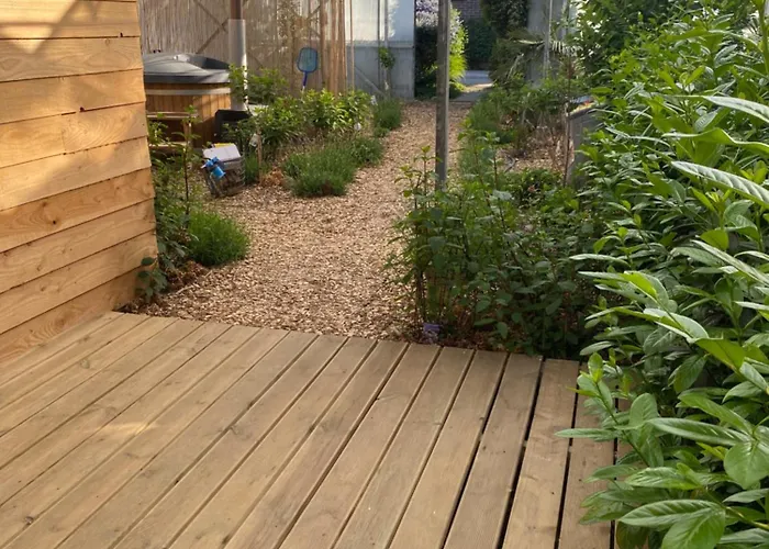 Luxurious Tiny House With Hottub בקתה